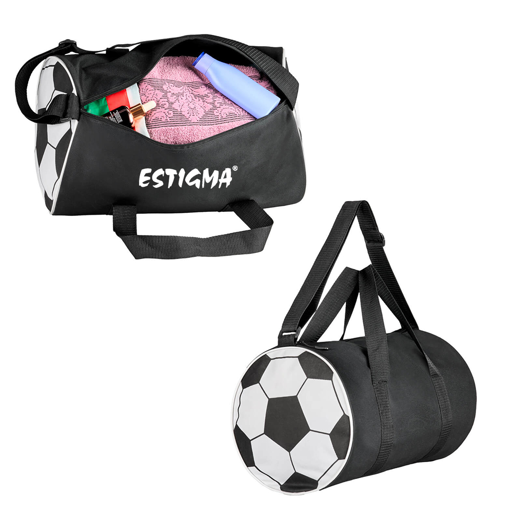 Maleta con print de balón en los laterales, compartimento principal, cierre, asas y correa ajustable.